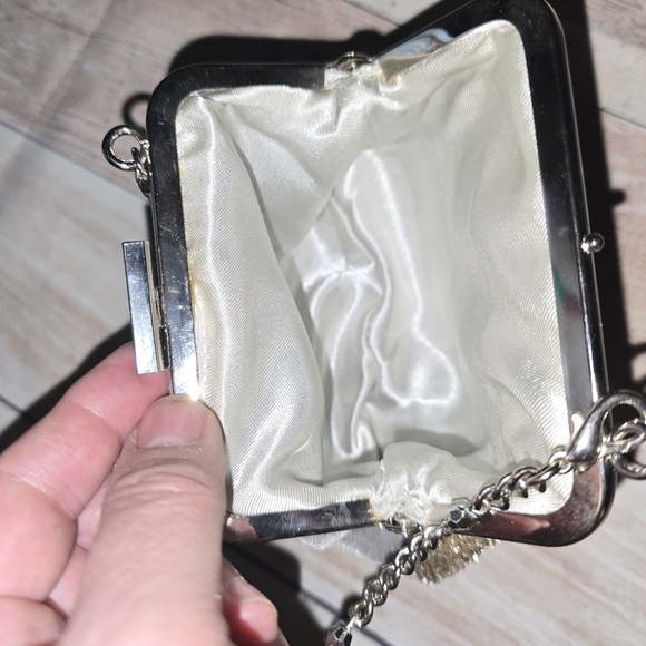 Liz Claibourne Beaded Elegant Evening Clutch - Picture 4 of 7